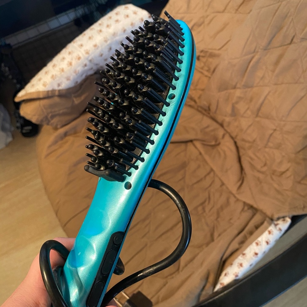 Head Candy Brush Straightener